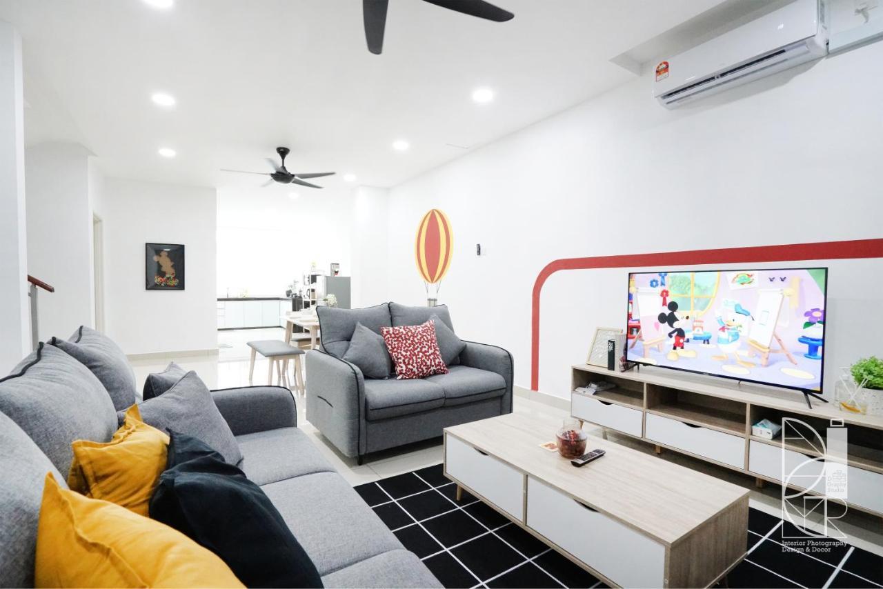 Desaru Ktv Mickey Theme By Joyfully 29M6 Villa Bandar Penawar Luaran gambar
